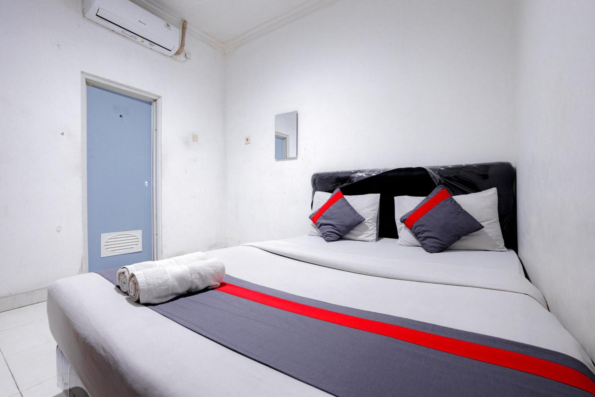J&B Rooms Tomang Jakarta Mitra Reddoorz Exterior foto