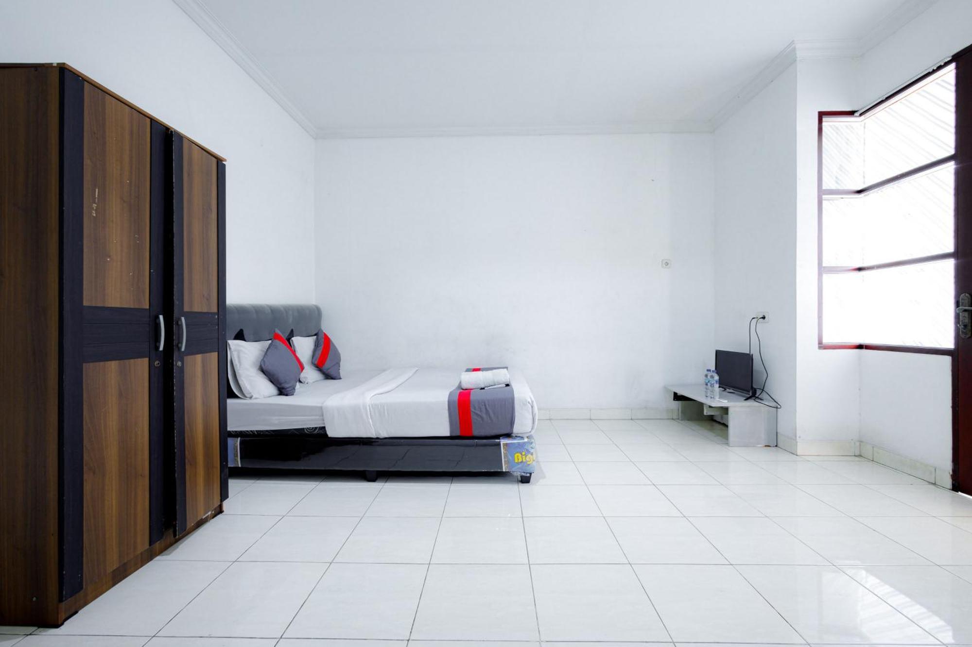 J&B Rooms Tomang Jakarta Mitra Reddoorz Exterior foto