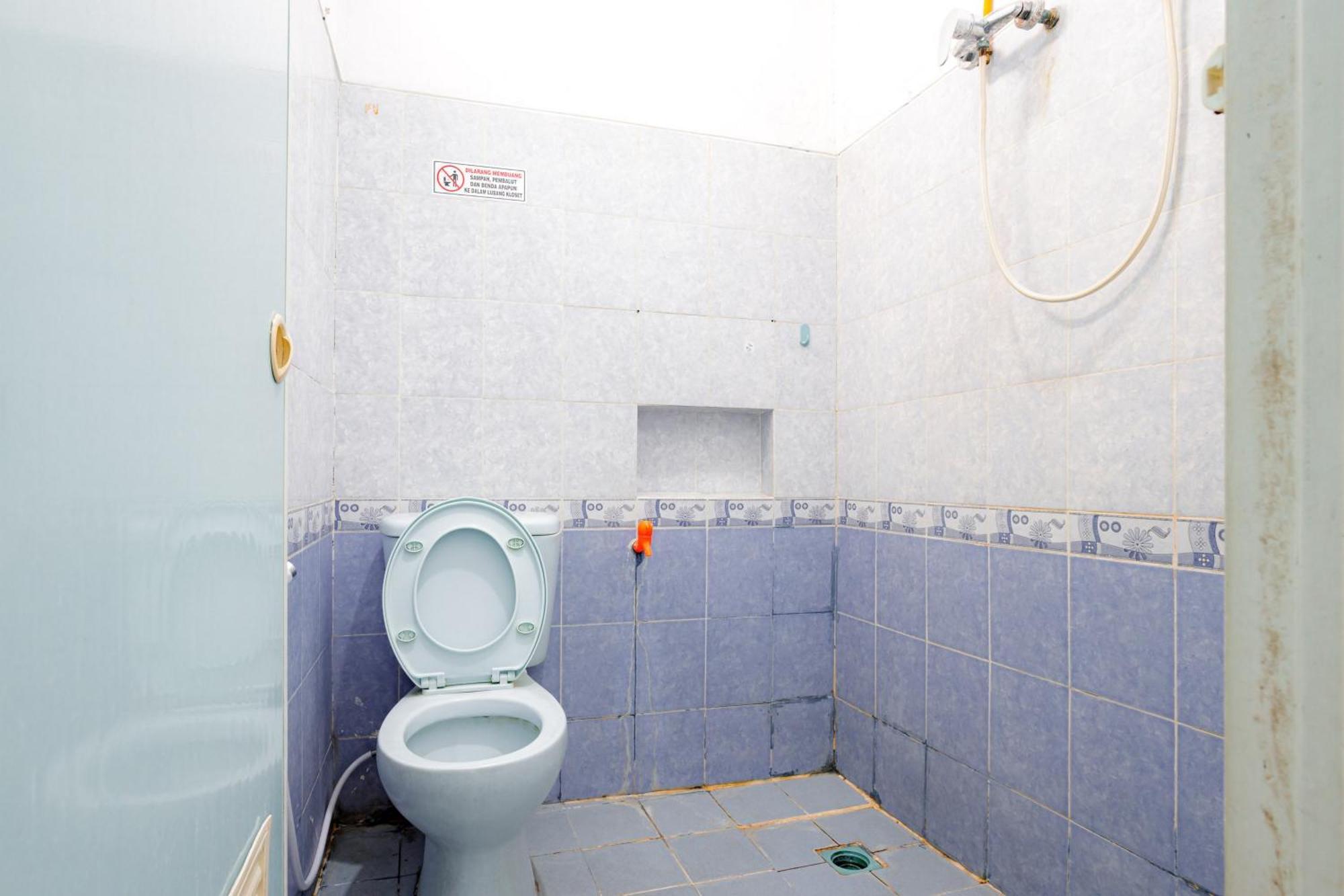J&B Rooms Tomang Jakarta Mitra Reddoorz Exterior foto