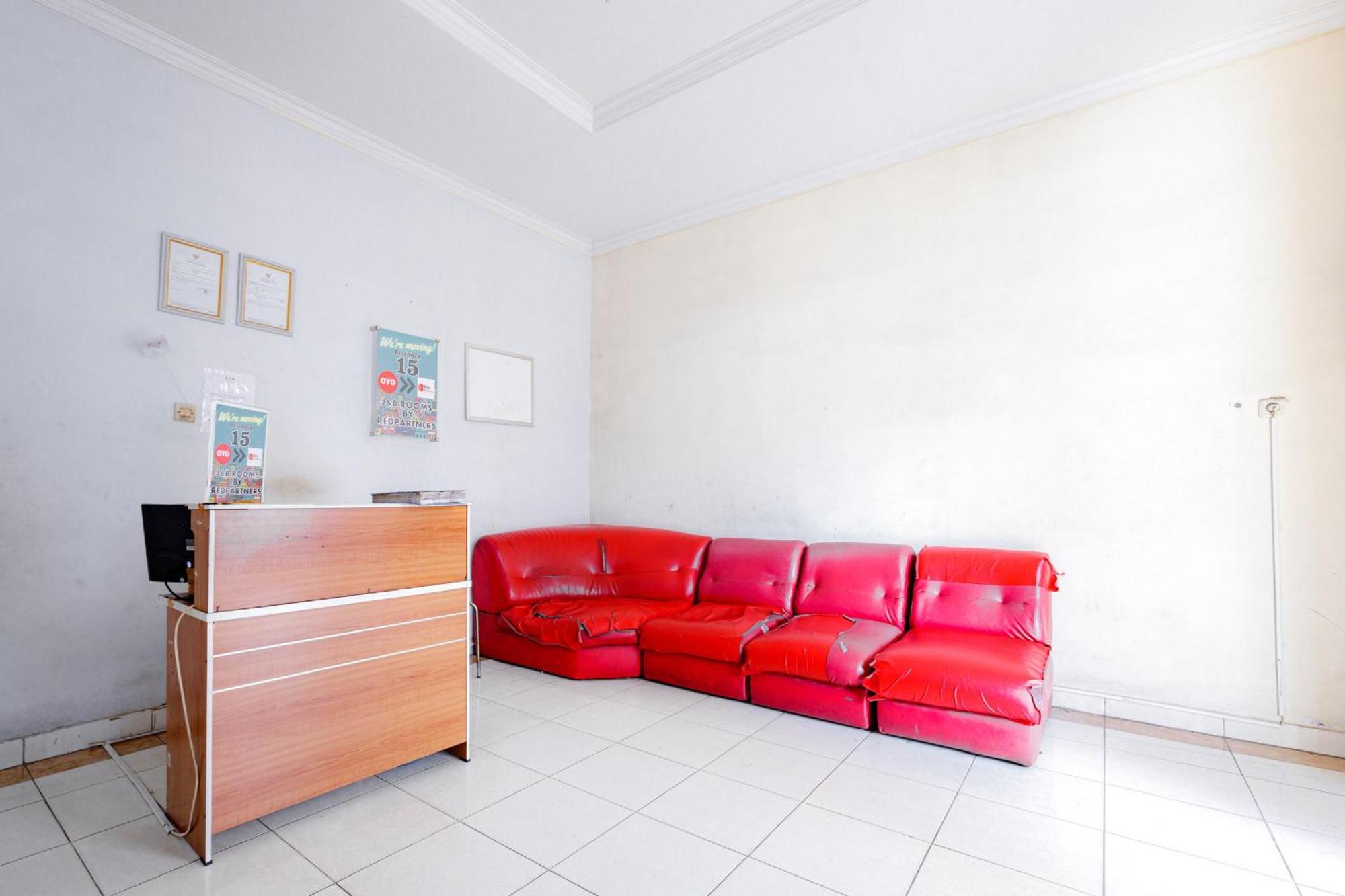 J&B Rooms Tomang Jakarta Mitra Reddoorz Exterior foto