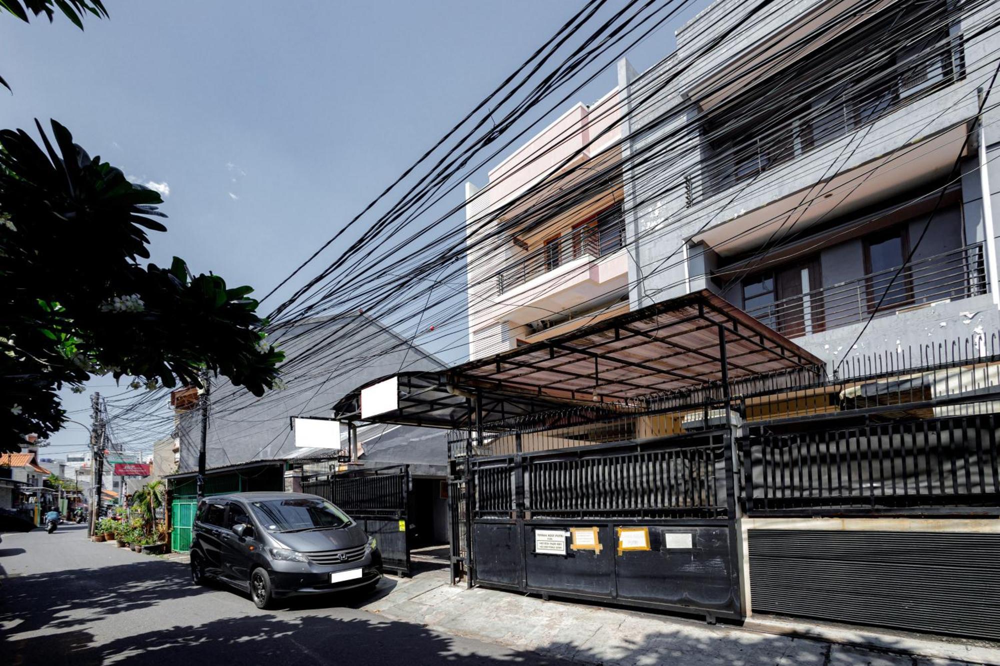 J&B Rooms Tomang Jakarta Mitra Reddoorz Exterior foto